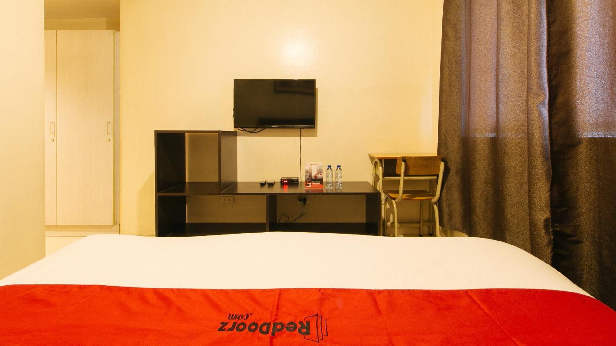 Reddoorz Plus @ E Rodriguez Corner Banawe Кесон-Сити Экстерьер фото