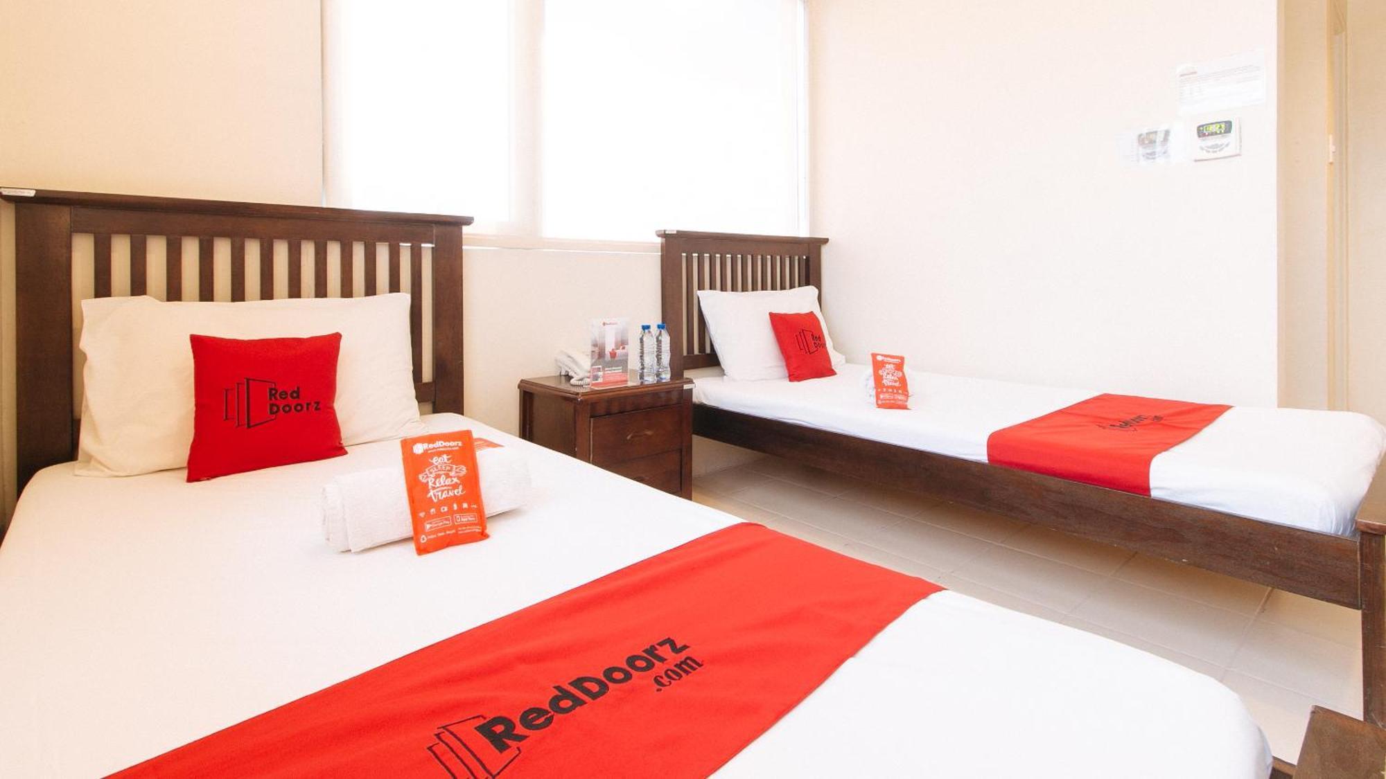 Reddoorz Plus @ E Rodriguez Corner Banawe Кесон-Сити Экстерьер фото